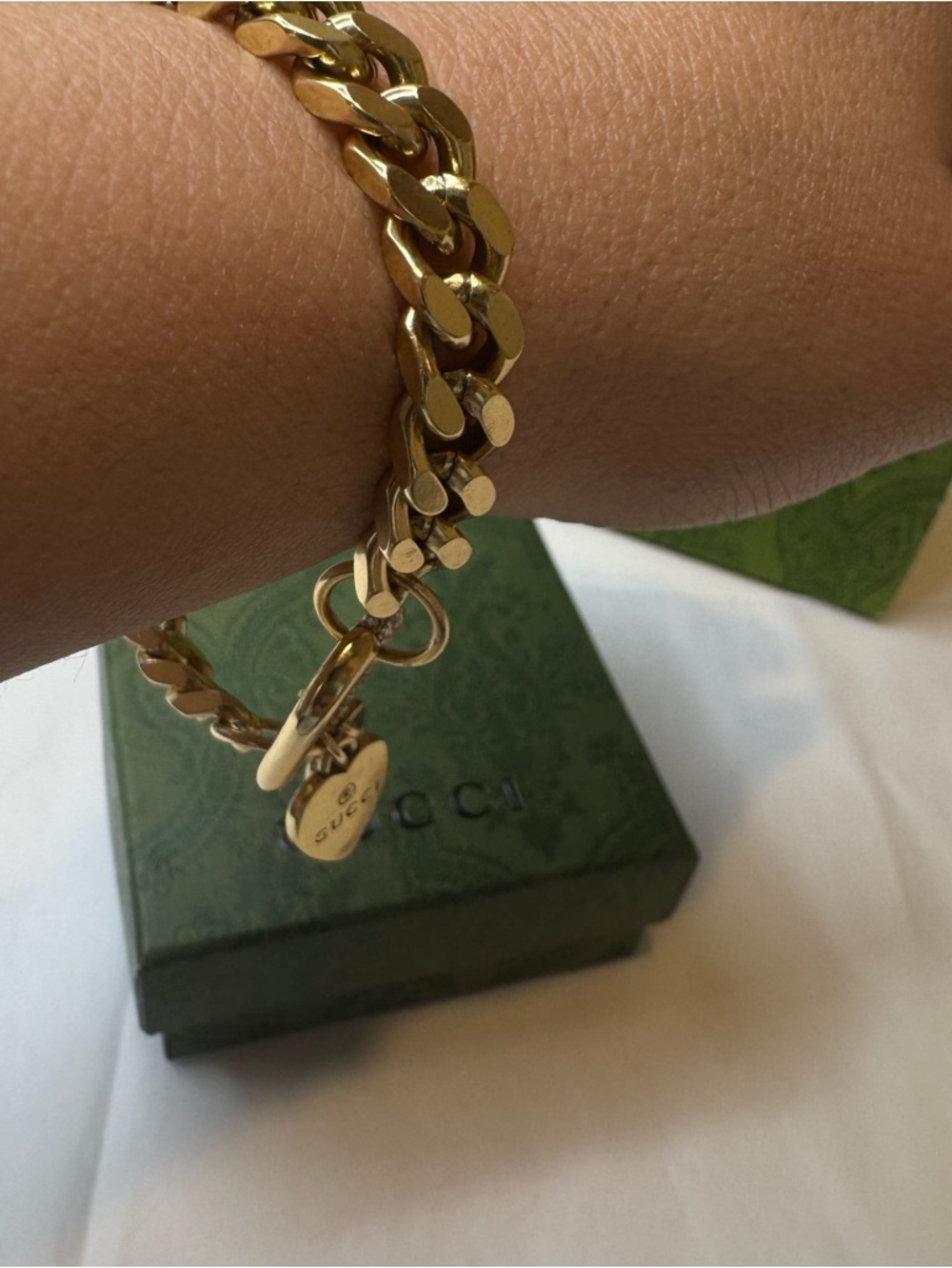 Gucci Gold Chain Bracelet with Round Logo Charm - Picture 2 of 7